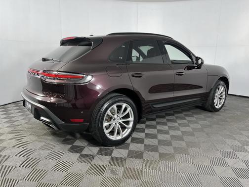 2023 Porsche Macan Base