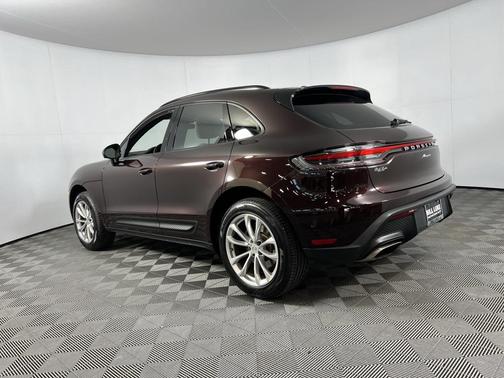 2023 Porsche Macan Base