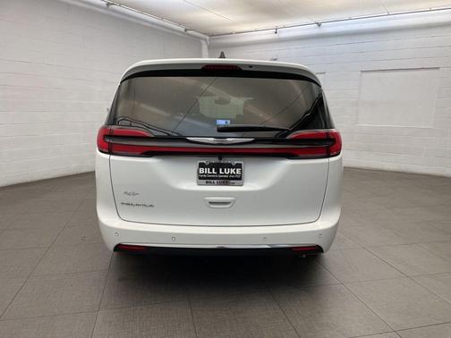 Bright White Clearcoat 2026 Chrysler Pacifica L