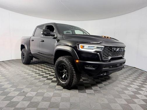 Diamond Black Crystal Pearlcoat 2025 RAM 1500 RHO Crew Cab 4x4 5'7' Box