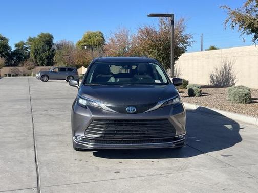 2024 Toyota Sienna XLE