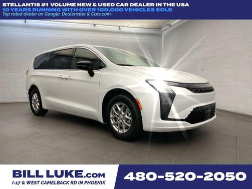 Bright White Clearcoat 2027 Chrysler Pacifica L