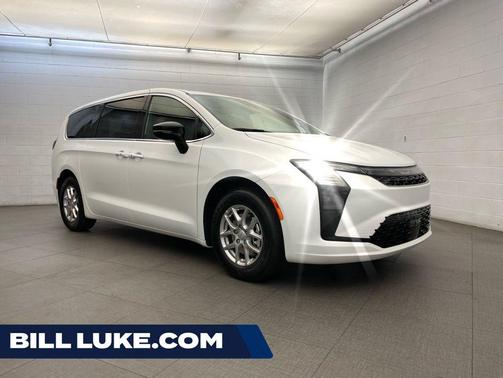 Bright White Clearcoat 2027 Chrysler Pacifica L