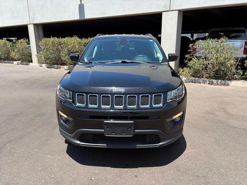 Diamond Black Crystal Pearlcoat 2018 Jeep Compass Latitude