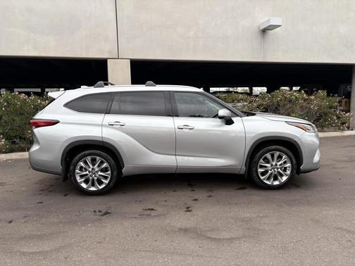 2022 Toyota Highlander Hybrid Limited