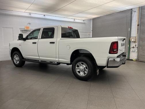 2026 RAM 2500 Tradesman Crew Cab 4x4 6'4' Box