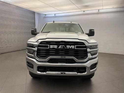 2026 RAM 2500 Tradesman Crew Cab 4x4 6'4' Box