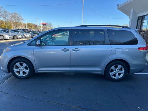 2014 Toyota Sienna LE