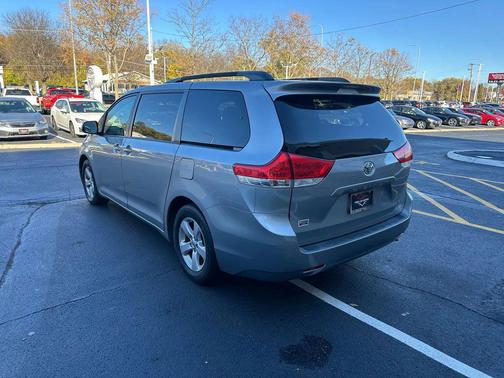 2014 Toyota Sienna LE