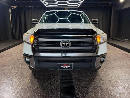 Super White 2015 Toyota Tundra SR5