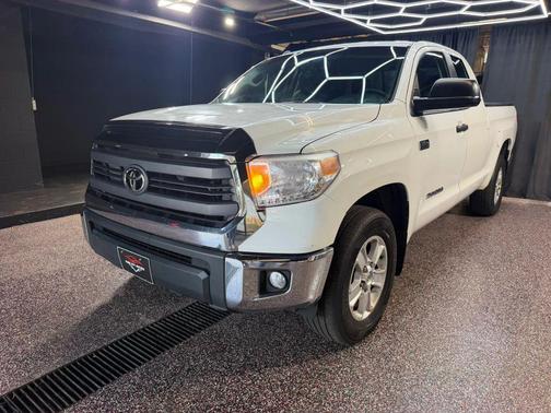 Super White 2015 Toyota Tundra SR5