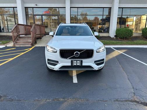 2017 Volvo XC90 T6 Momentum