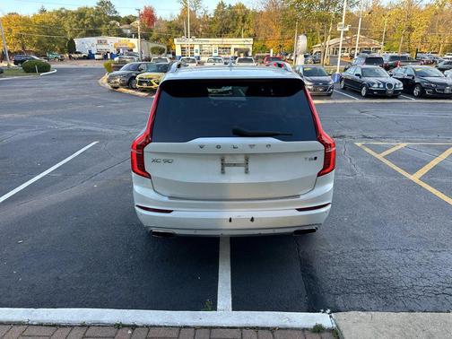 2017 Volvo XC90 T6 Momentum