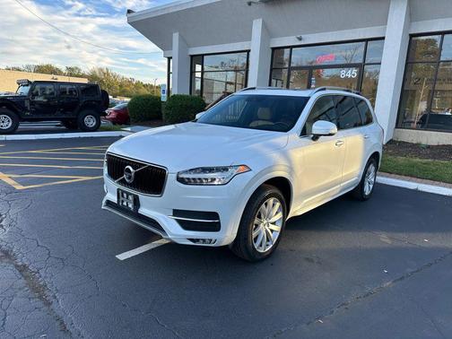 2017 Volvo XC90 T6 Momentum