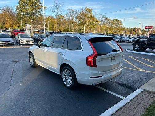 2017 Volvo XC90 T6 Momentum