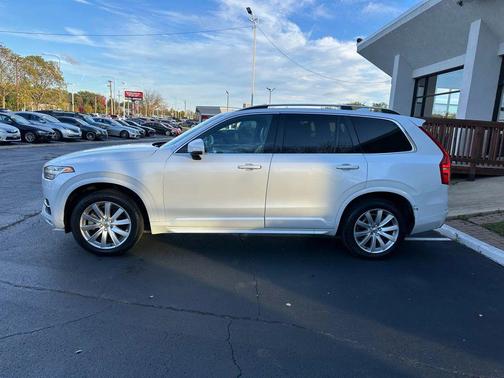 2017 Volvo XC90 T6 Momentum