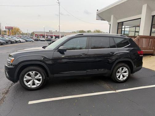 2018 Volkswagen Atlas SE w/Tech Pkg Sport Utility 4D