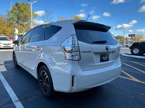 2014 Toyota Prius v Two