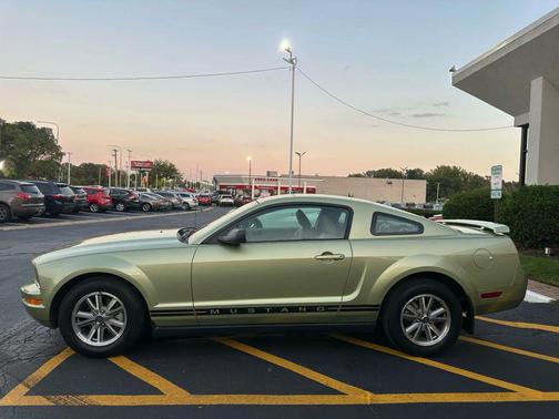 2005 Ford Mustang Deluxe