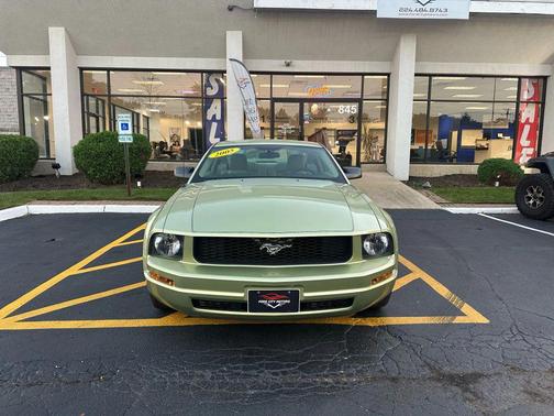 2005 Ford Mustang Deluxe