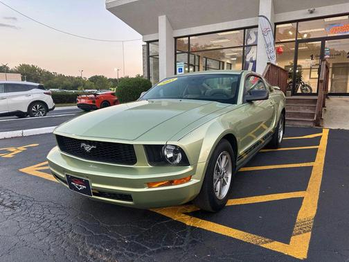 2005 Ford Mustang Deluxe