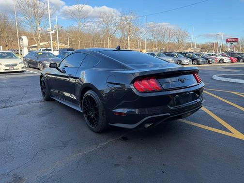 2022 Ford Mustang EcoBoost