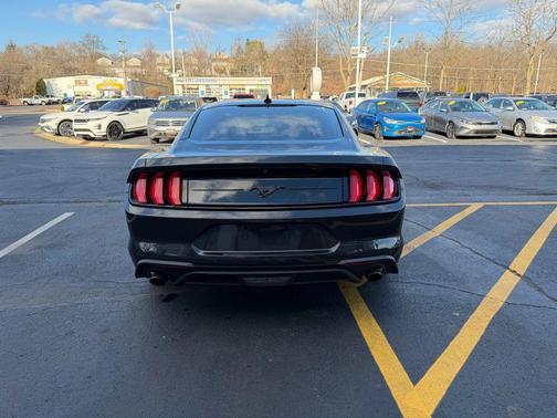 2022 Ford Mustang EcoBoost