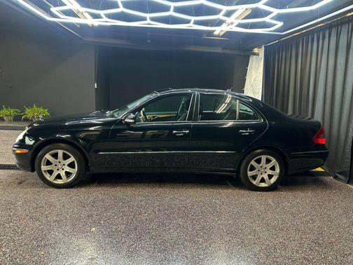 Black 2008 Mercedes-Benz E-Class E 350 4MATIC Sedan 4D