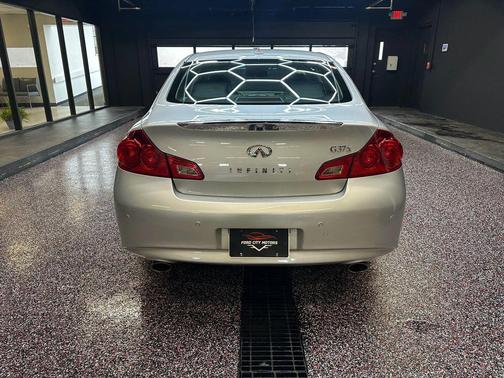 2011 INFINITI G37x Base