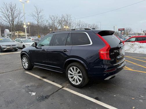2016 Volvo XC90 Hybrid T8 Momentum