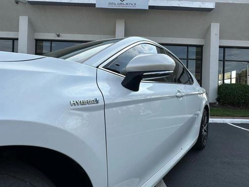 2021 Toyota Camry Hybrid XLE
