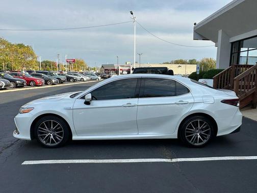 2021 Toyota Camry Hybrid XLE