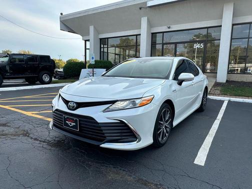 2021 Toyota Camry Hybrid XLE