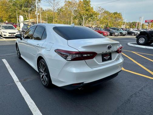 2021 Toyota Camry Hybrid XLE