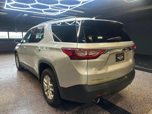 Silver Ice Metallic 2019 Chevrolet Traverse LT Cloth