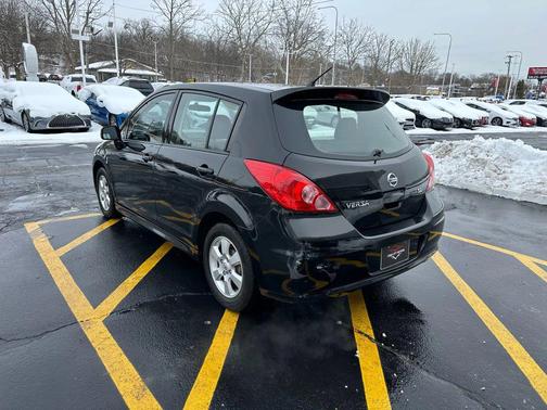 2011 Nissan Versa 1.8 SL