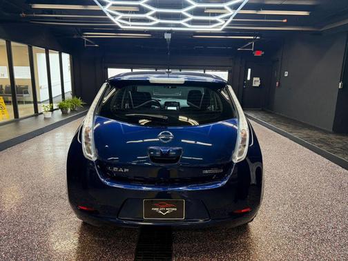 Deep Blue Pearl 2017 Nissan Leaf SV