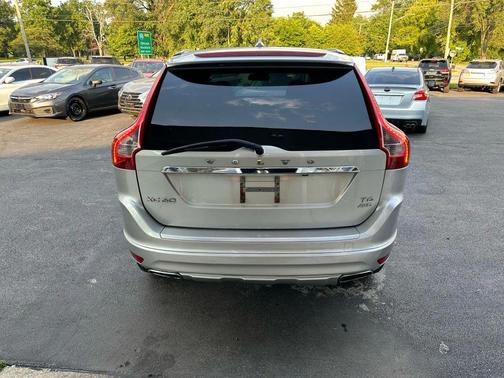 2014 Volvo XC60 T6 R-Design Platinum