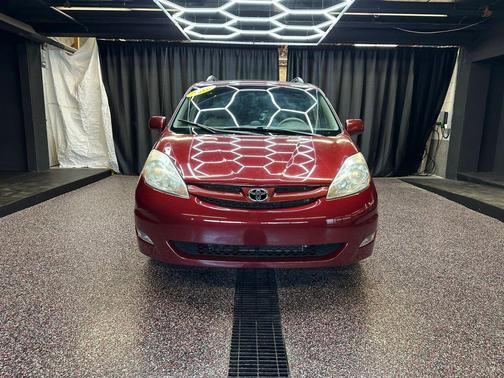 Salsa Red Pearl 2010 Toyota Sienna XLE