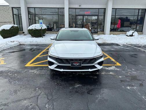 2025 Hyundai ELANTRA SEL