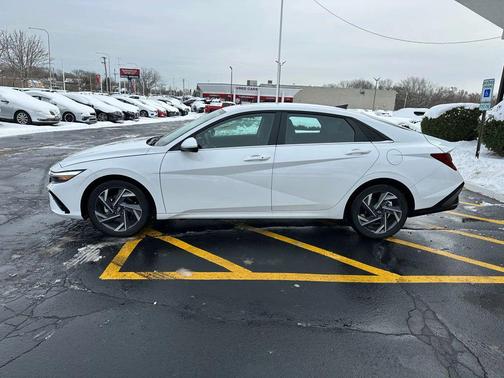 2025 Hyundai ELANTRA SEL