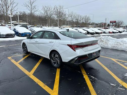 2025 Hyundai ELANTRA SEL