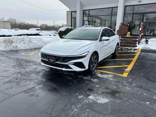 2025 Hyundai ELANTRA SEL