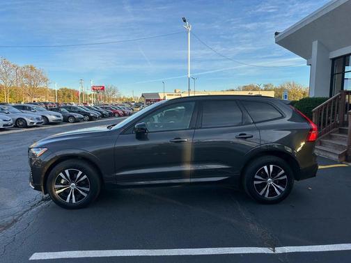 2024 Volvo XC60 B5 Core Dark Theme