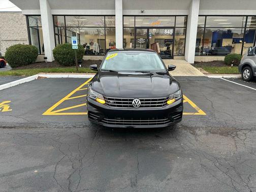 2018 Volkswagen Passat 2.0T R-Line