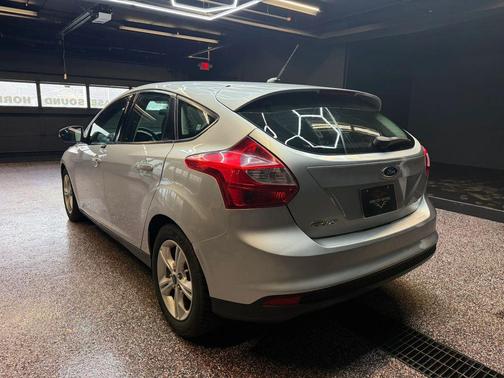 Ingot Silver Metallic 2014 Ford Focus SE