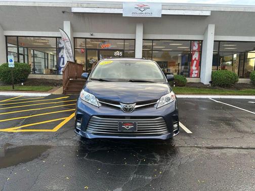 2020 Toyota Sienna XLE