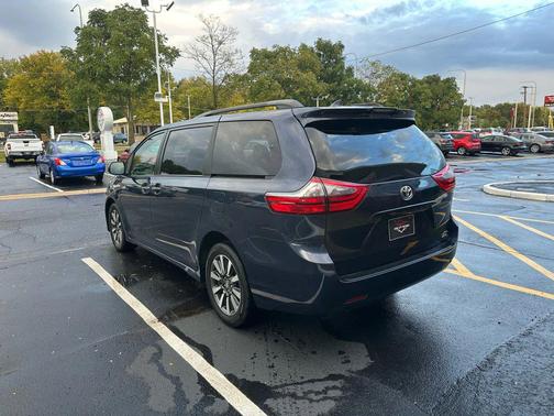 2020 Toyota Sienna XLE