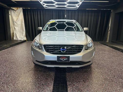 2016 Volvo XC60 T6 Drive-E