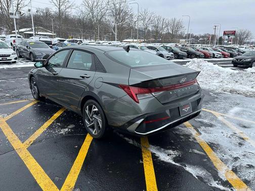 2025 Hyundai ELANTRA HEV SEL Sport